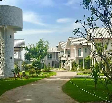 Baan Suan Geb Tawan Hotel Lop Buri Buitenkant foto