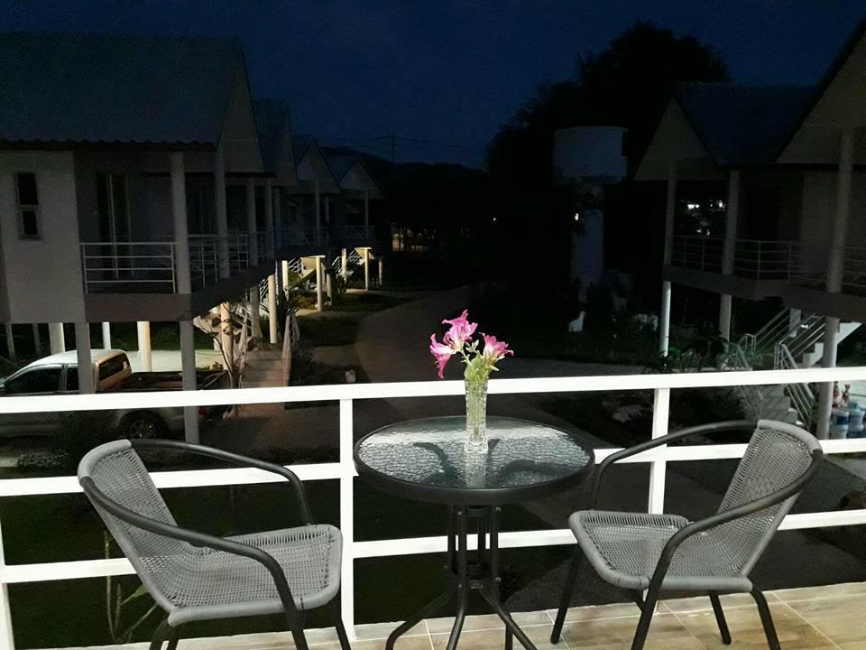 Baan Suan Geb Tawan Hotel Lop Buri Buitenkant foto